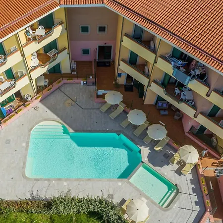 Apartment Charming House Near Rena Bianca