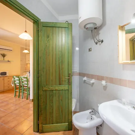 Apartment Charming House Near Rena Bianca